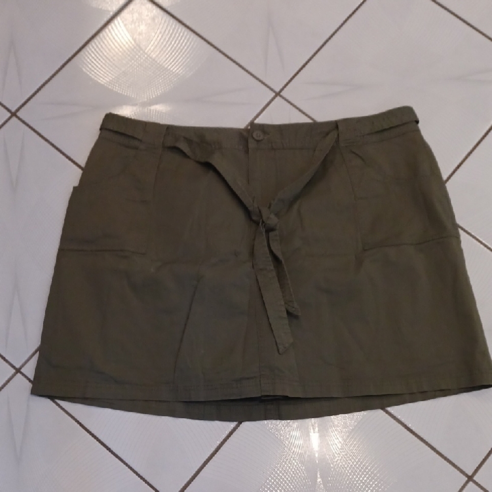 4/$80 New Safari Green Mini Skort With Tie Waist - Size 22W